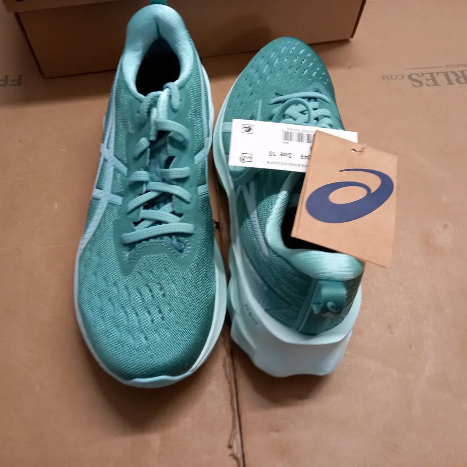 BOXED BRAND NEW NOVABLAST 2 WOMENS TRAINERS IN SAGE - UK 7