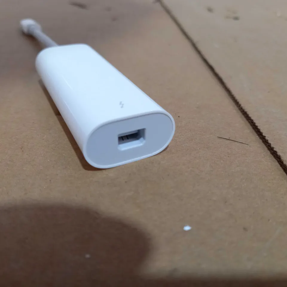 APPLE THUNDERBOLT 3 (USB-C) TO THUNDERBOLT 2 ADAPTER