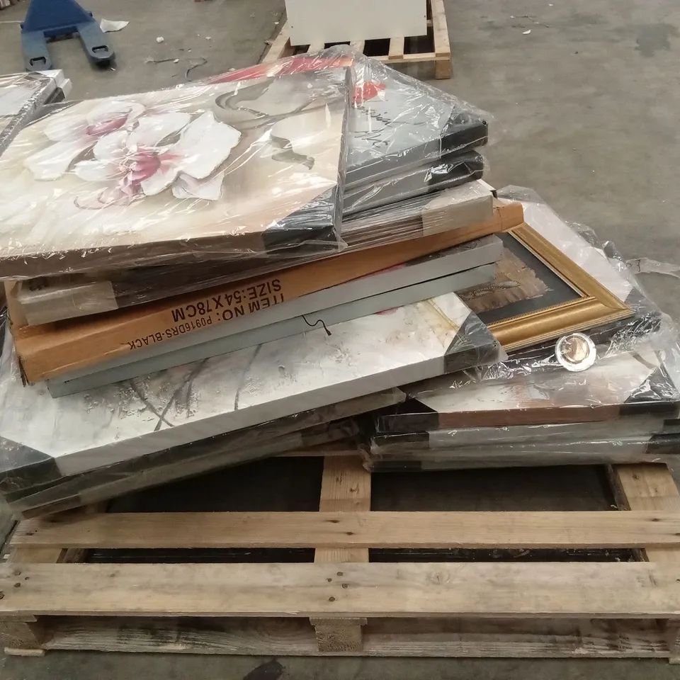 PALLET OF ASSORTED WALL DECOR PRODUCTS TO INCLUDE; CANVAS ART PRINTS AND WALL MIRRORS 