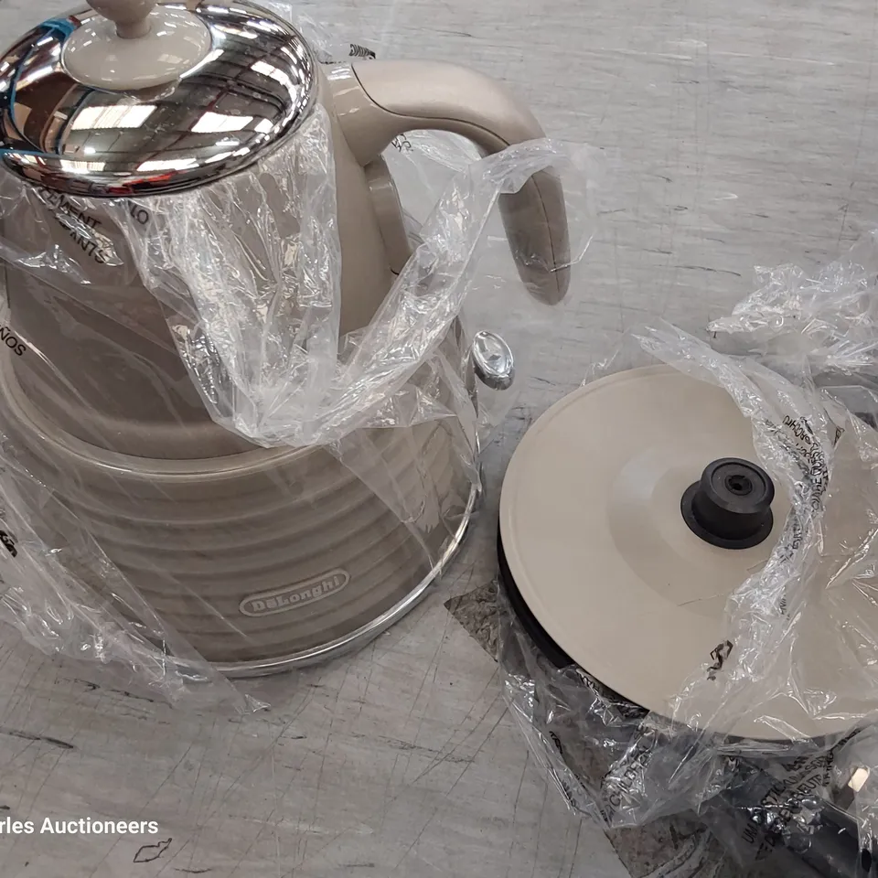 DELONHI SCOLPITO KETTLE - BEIGE RRP £124.99