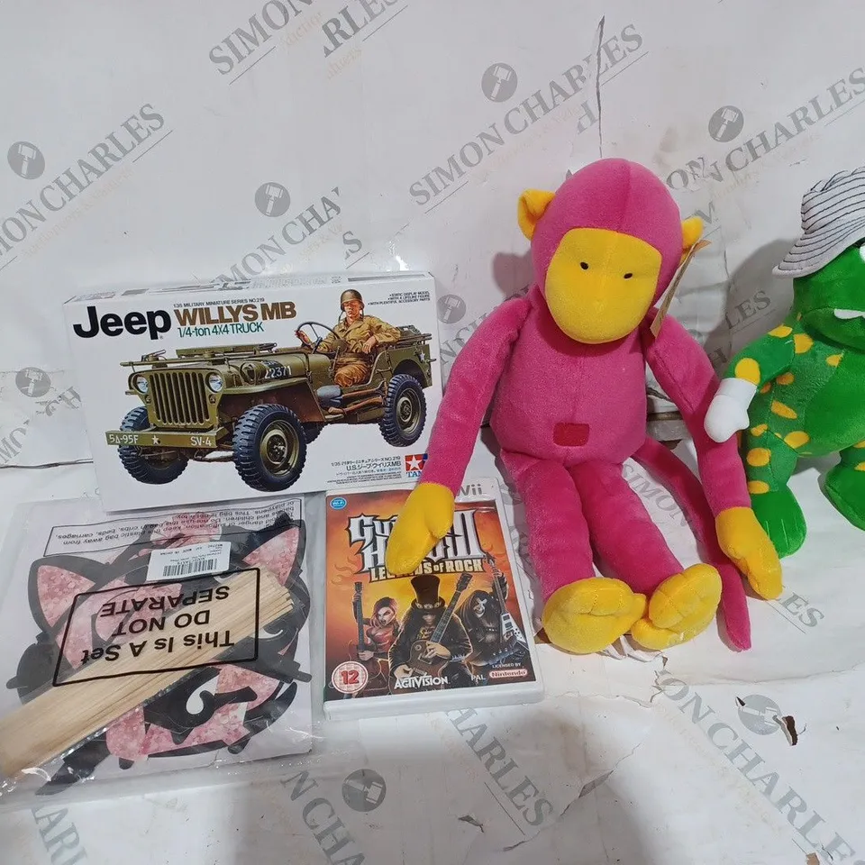 QUANTITY OF APPROXIMATELY 10 ASSORTED TOYS TO INCLUDE VIDEO GAMES, TEDDY BEARS AND DRESSING UP COSTUMES