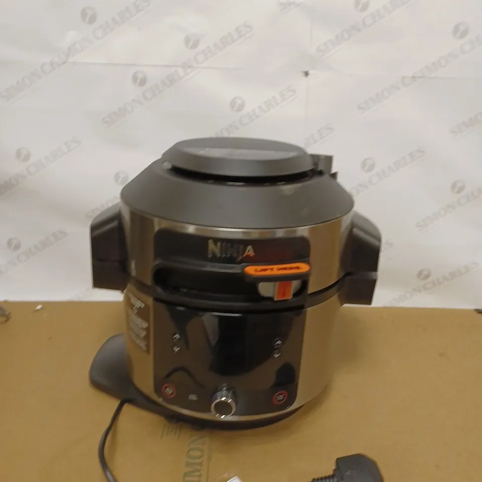 NINJA FOODI SMARTLID MULTI-COOKER