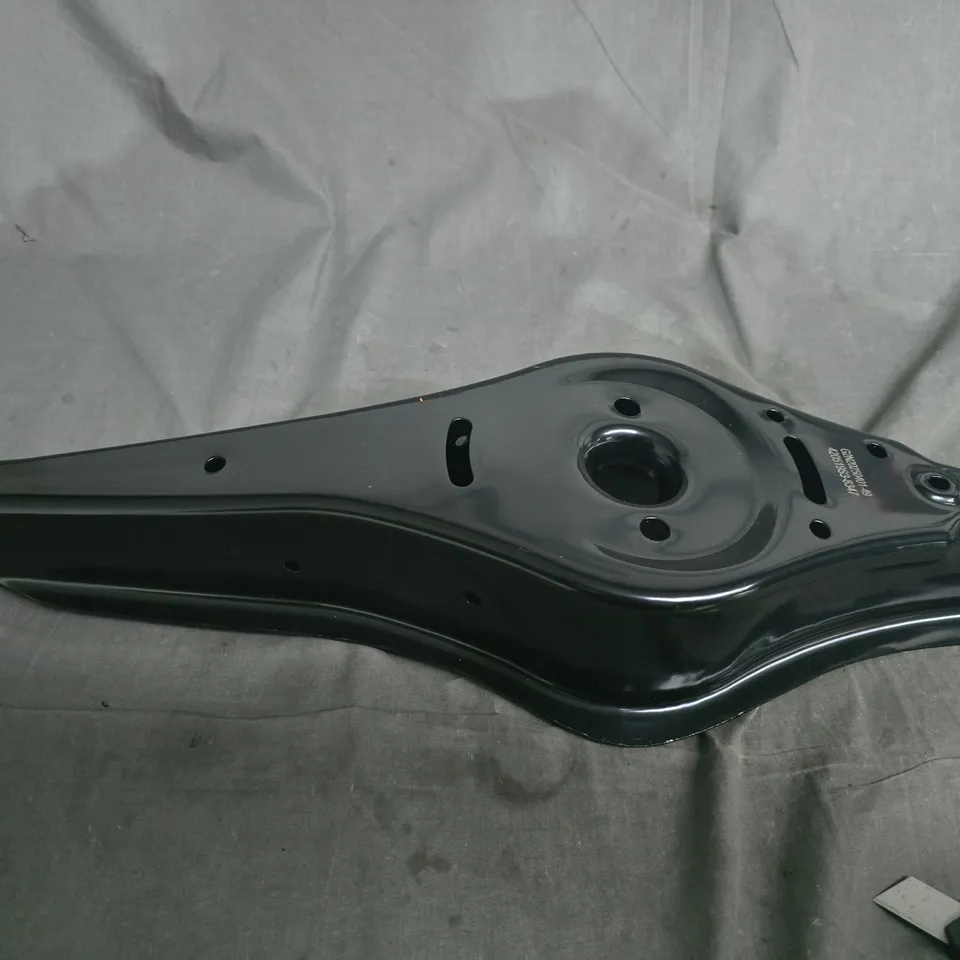 CAR SUSPENSION LOWER CONTROL ARM – BLACK METAL (VEHICLE PART)