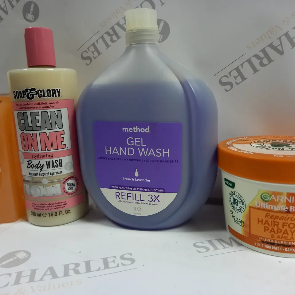 BOX OF APPROXIMATELY 20 ASSORTED COSMETICS TO INCLUDE METHOD HAND WASH, SOAP GLORY BODY WASH, MANGO BUBBLE BATH ETC