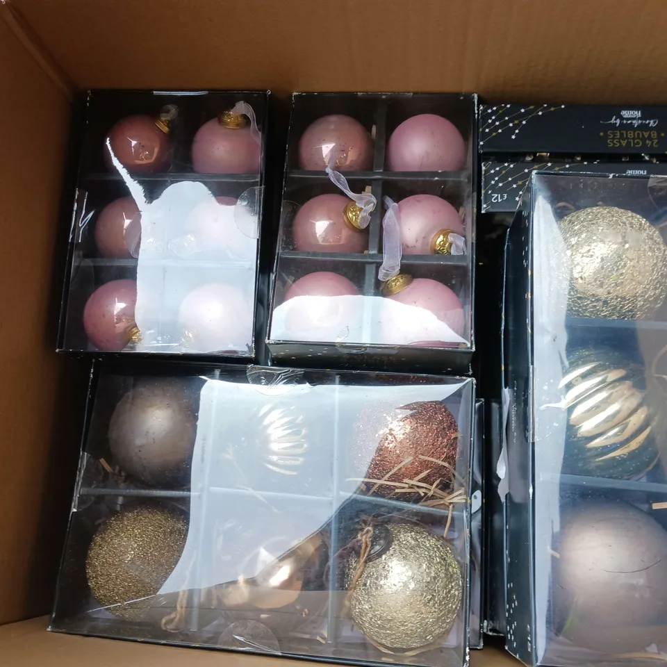 APPROXIMATELY 15 BOXES OF CHRISTMAS BAUBLES IN VARIOUS SIZES 