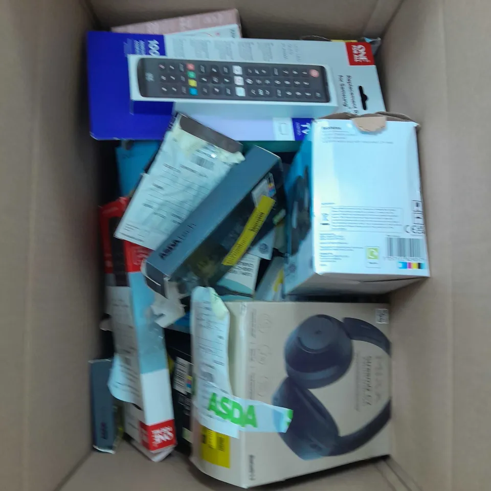 BOX OF APPROXIMATELY 20 ASSORTED ITEMS TO INCLUDE HEADPHONES, REPLACEMENT REMOTE, EARPHONES ETC