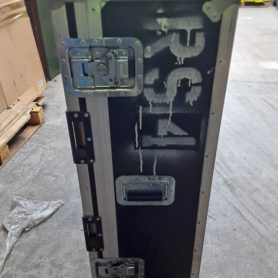 LARGE WHEELED FLIGHT CASE - DIMENSIONS APPROXIMATELY 170 X 116 X 36CM