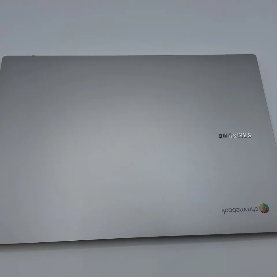 BOXED SAMSUNG GALAXY CHROMEBOOK INTEL LAPTOP IN SILVER - 340XDA-KA2