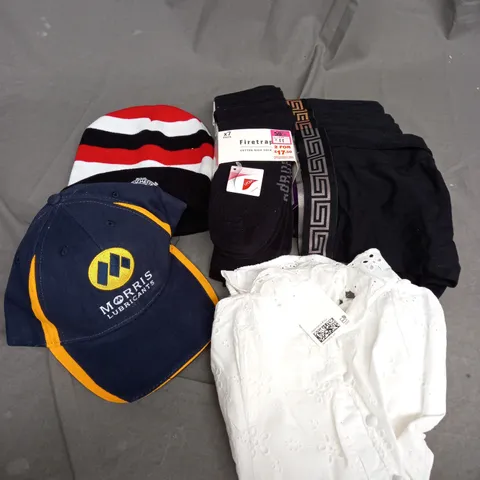 BOX OF APPROXIMATELY 25 ASSORTED CLOTHING ITEMS TO INCLUDE - SOCKS , BOXERS , HAT ETC