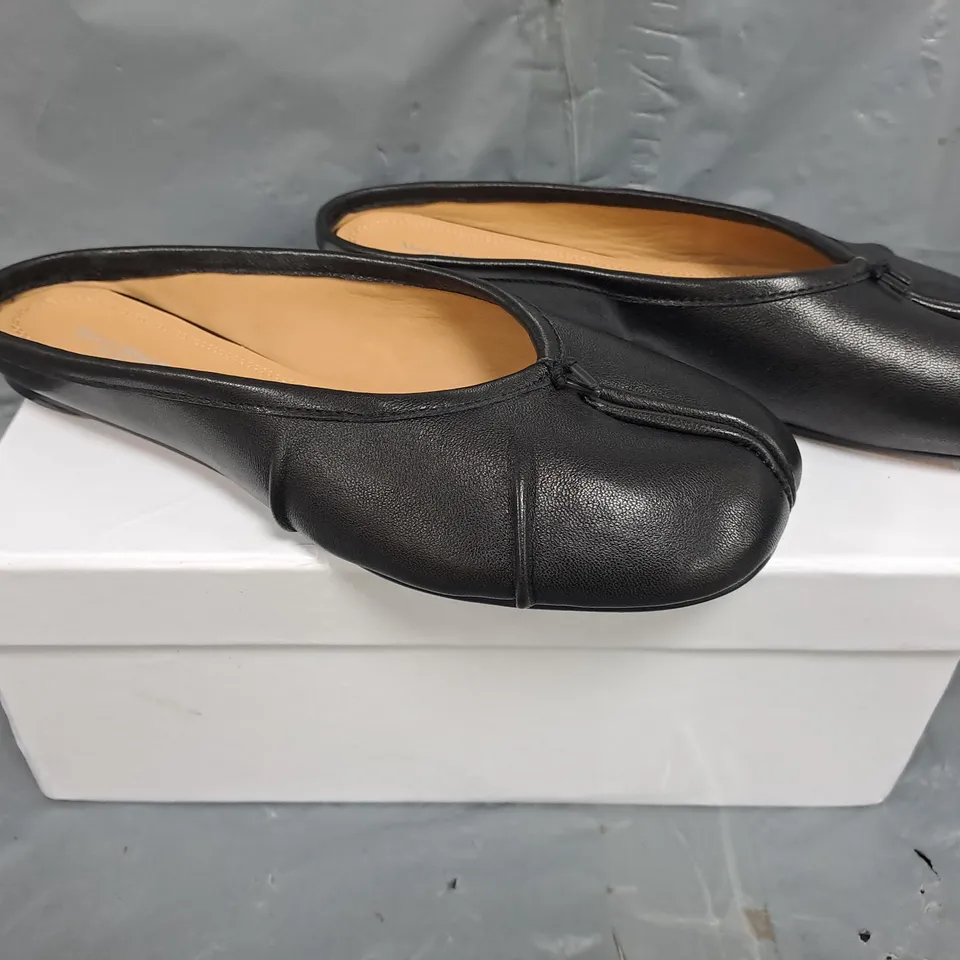 BOXED PAIR OF MAISON MARGIELA PARIS SLIP-ON FLAT SHOES IN BLACK SIZE EU 38