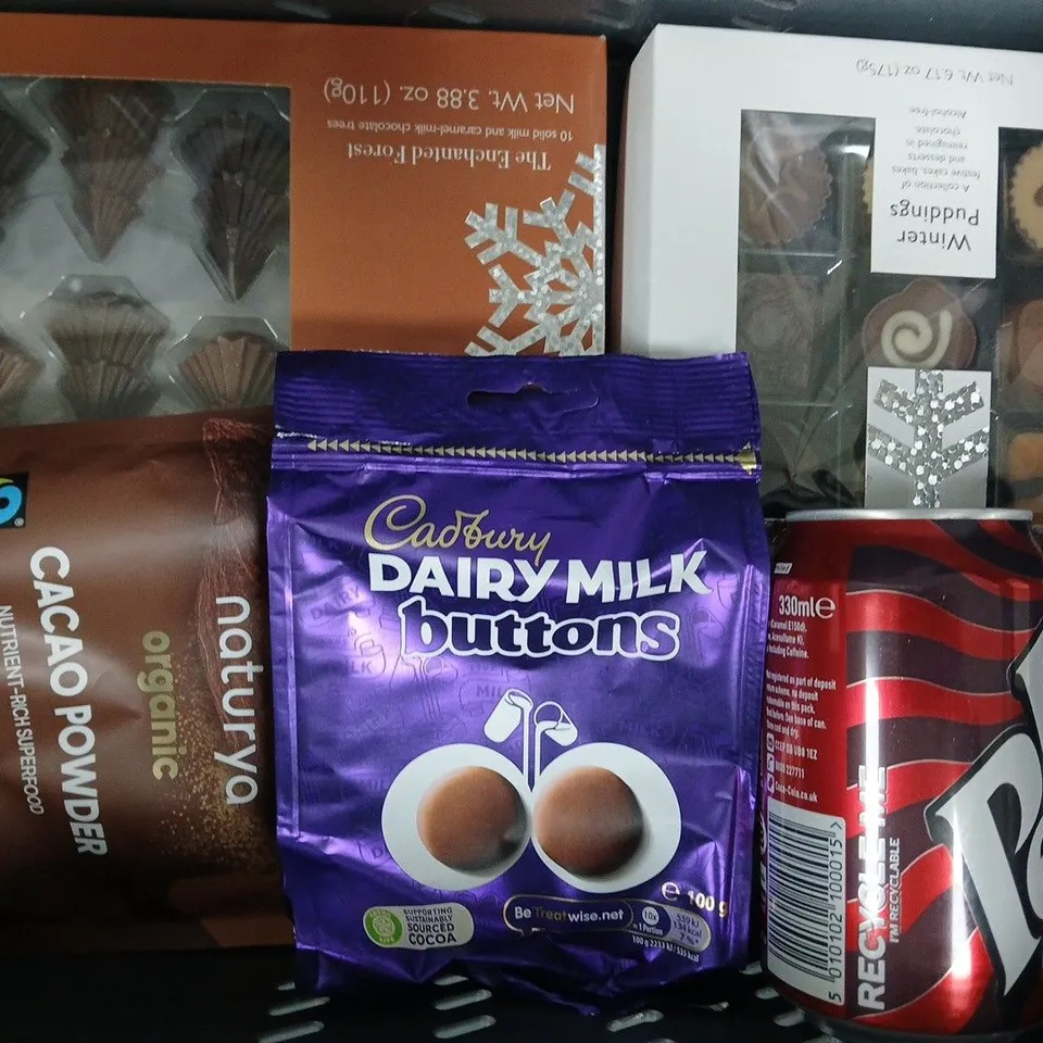 APPROXIMATELY 10 ASSORTED FOOD AND DRINK ITEMS TO INCLUDE PEANUT BUTTER KETO GRANOLA, BROWN SUGAR REPLACEMENT, ETC