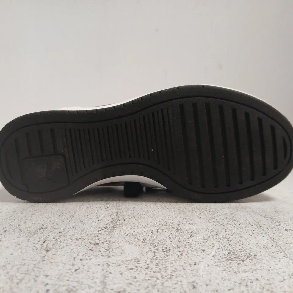 PAIR OF PUMA FERRARI TRAINER SIN BLACK/WHITE/RED SIZE UK 4