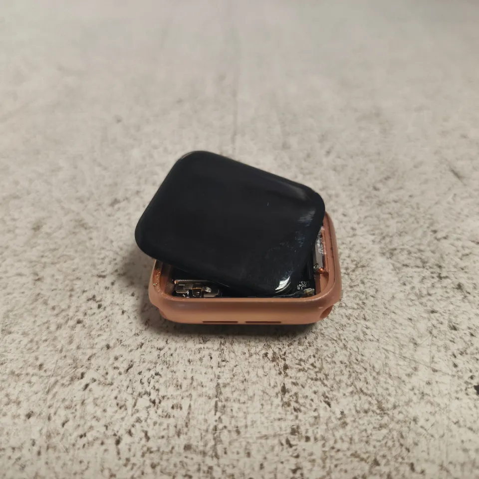 APPLE WATCH SERIES 6 A2375