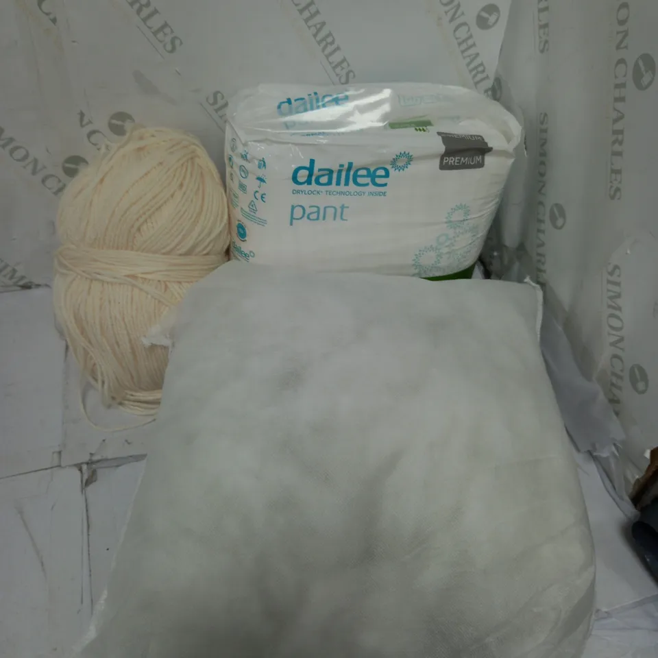 APPROXIMATELY 10 ASSORTED HOUSEHOLD ITEMS TO INCLUDE BALL OF WOOL, PILLOWS, DAILEE PREMIUM PANT, ETC