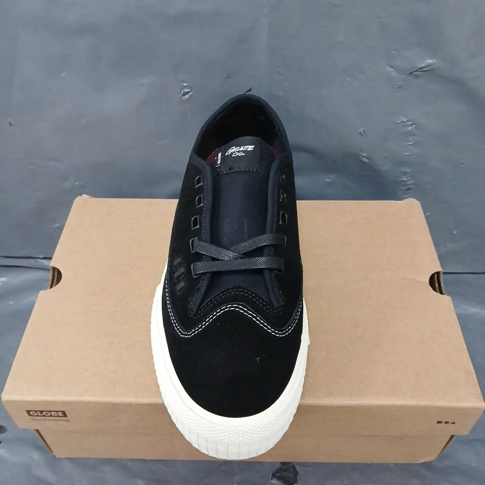 BOXED PAIR OF GLOBE GILLETTE TRAINERS IN BLACK - 7