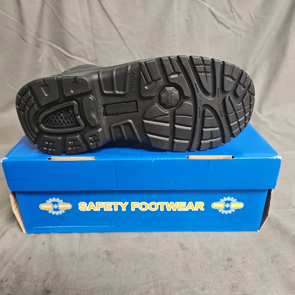 BOXED PAIR OF PROMAN CHUKKA BOOTS IN BLACK SIZE UK 3