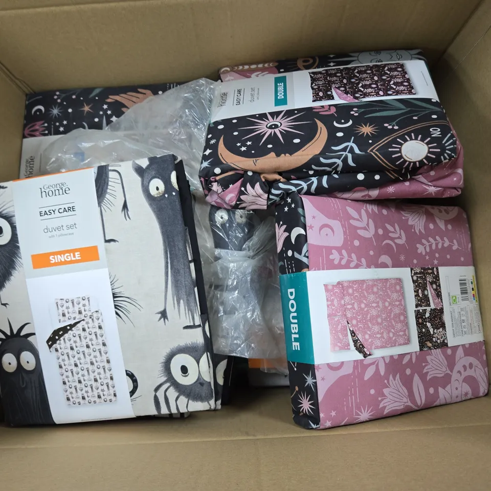 BOX OF APPROXIMATELY 12 ASSORTED BEDDING & SOFT FABRICS ITEMS TO INCLUDE - DUVET SET - FITTED SHEET ETC. 