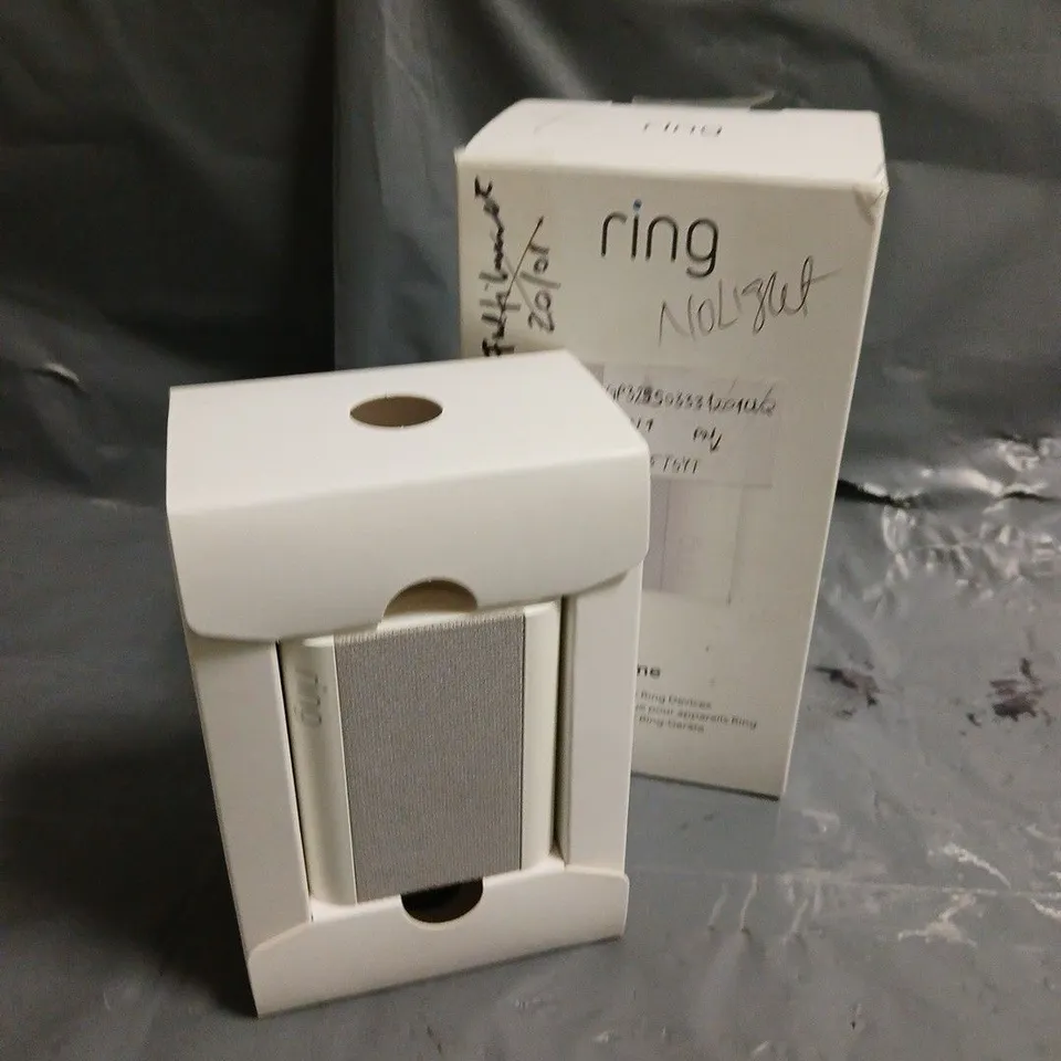 BOXED RING PLUG IN CHIME 
