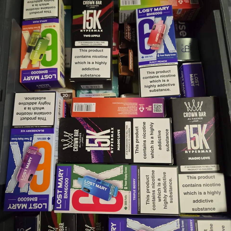 APPROXIMATELY 25 ASSORTED E-CIGARETTE & VAPING ITEMS IN VARIOUS BRANDS 