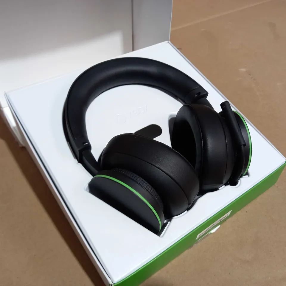 BOXED XBOX WIRELESS HEADSET