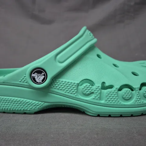 PAIR OF CROCS BAYA CLOGS IN MINT GREEN UK SIZE M4/W5