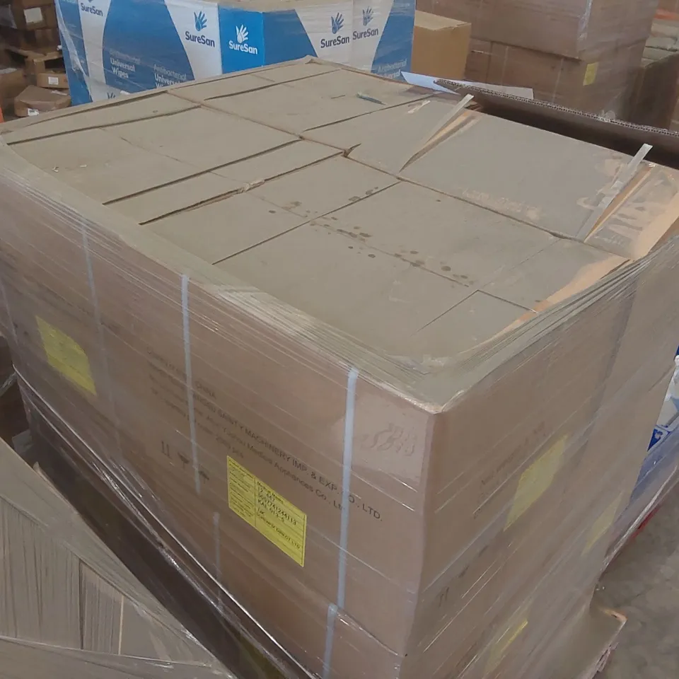 PALLET CONTAINING A VERY LARGE QUANTITY OF MEDICAL FACE MASKS