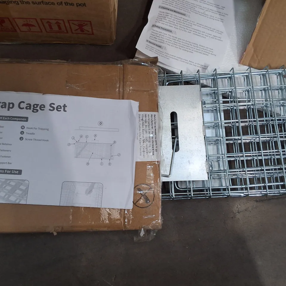 PALLET OF ASSORTED ITEMS TO INCLUDE TRAP CAGE SET, ENAMEL CAST IRON COOKWARE ANS ELECTRIC SPIN MOP
