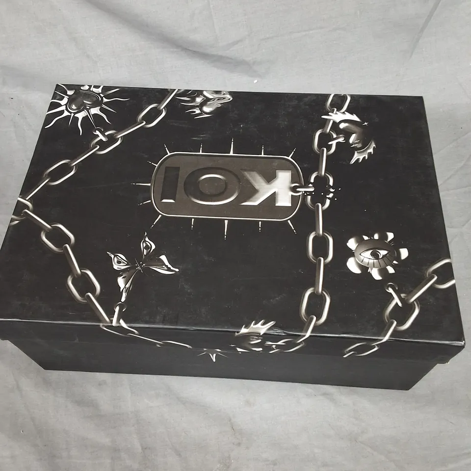 BOXED KOI DEACONS OF THE DEEP BLACK SHOES - UK 8