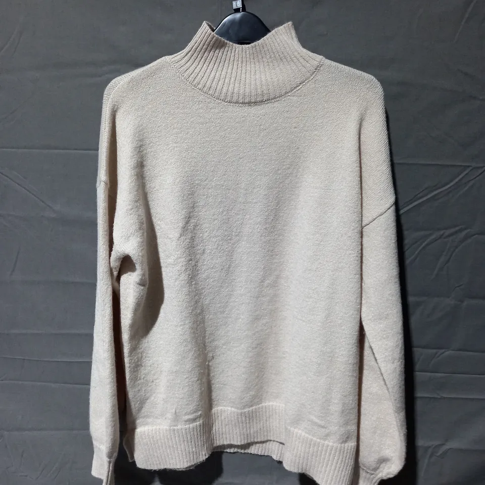 APPROXIMATELY 15 ASSORTED ITEMS OF WOMEN'S CLOTHING TO INCLUDE WYNNE LAYERS SATIN SHIRT SIZE S, JUMPER IN RED XL, JUMPER SIZE L 