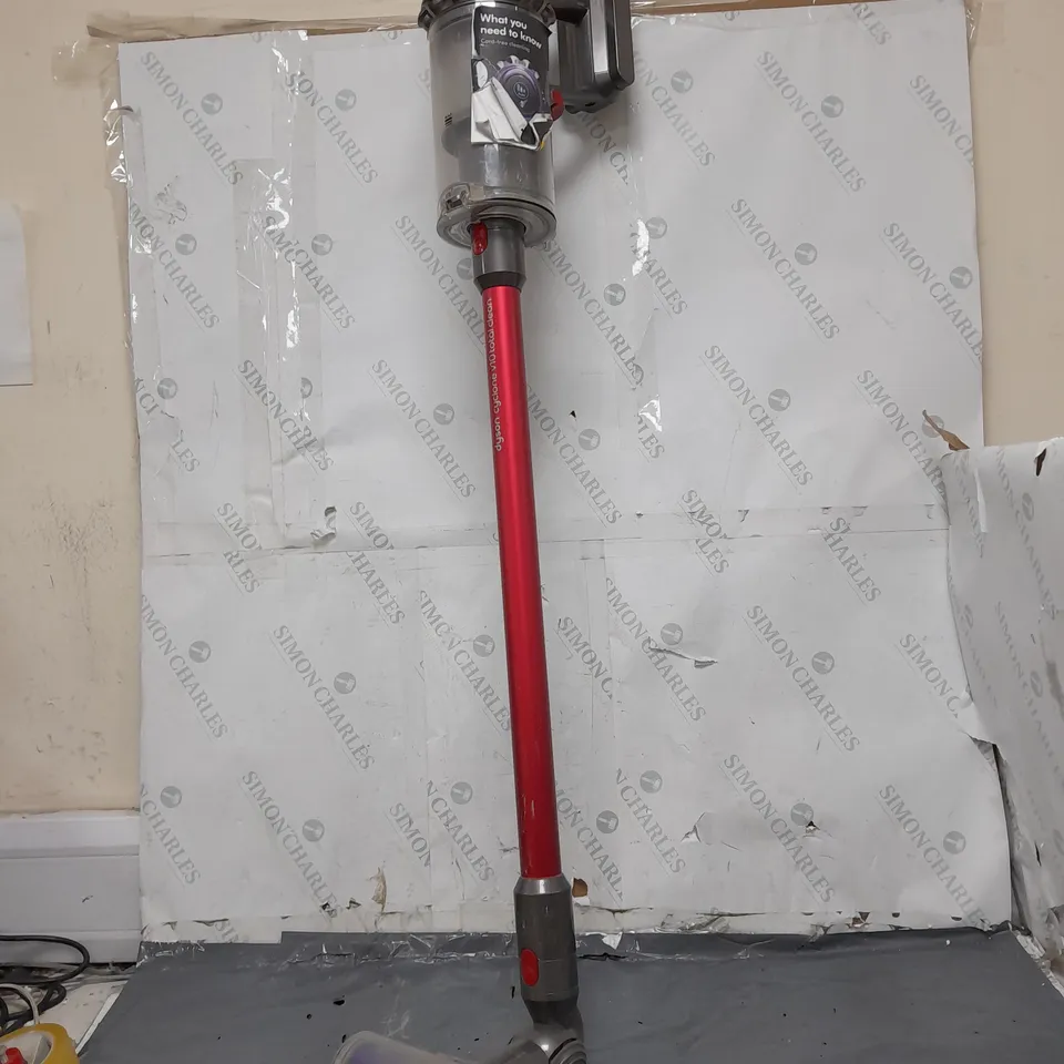 DYSON V11 VACUUM