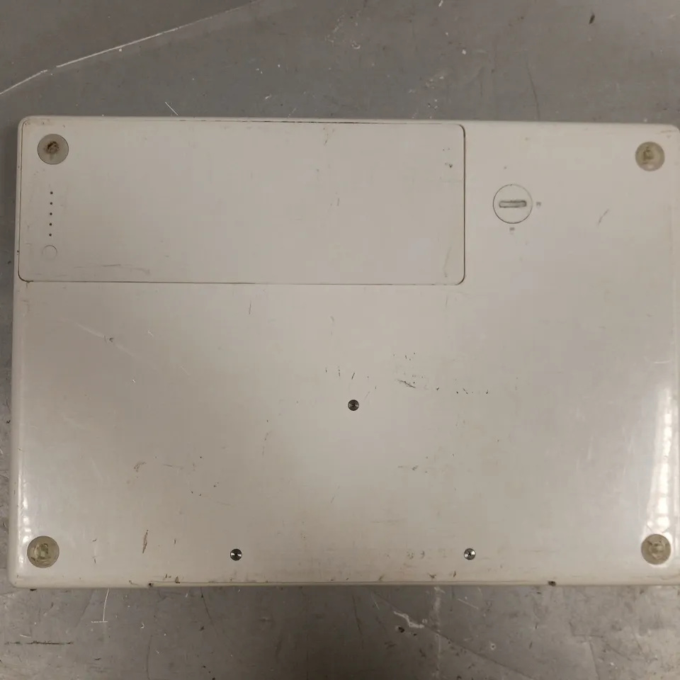 APPLE MACBOOK