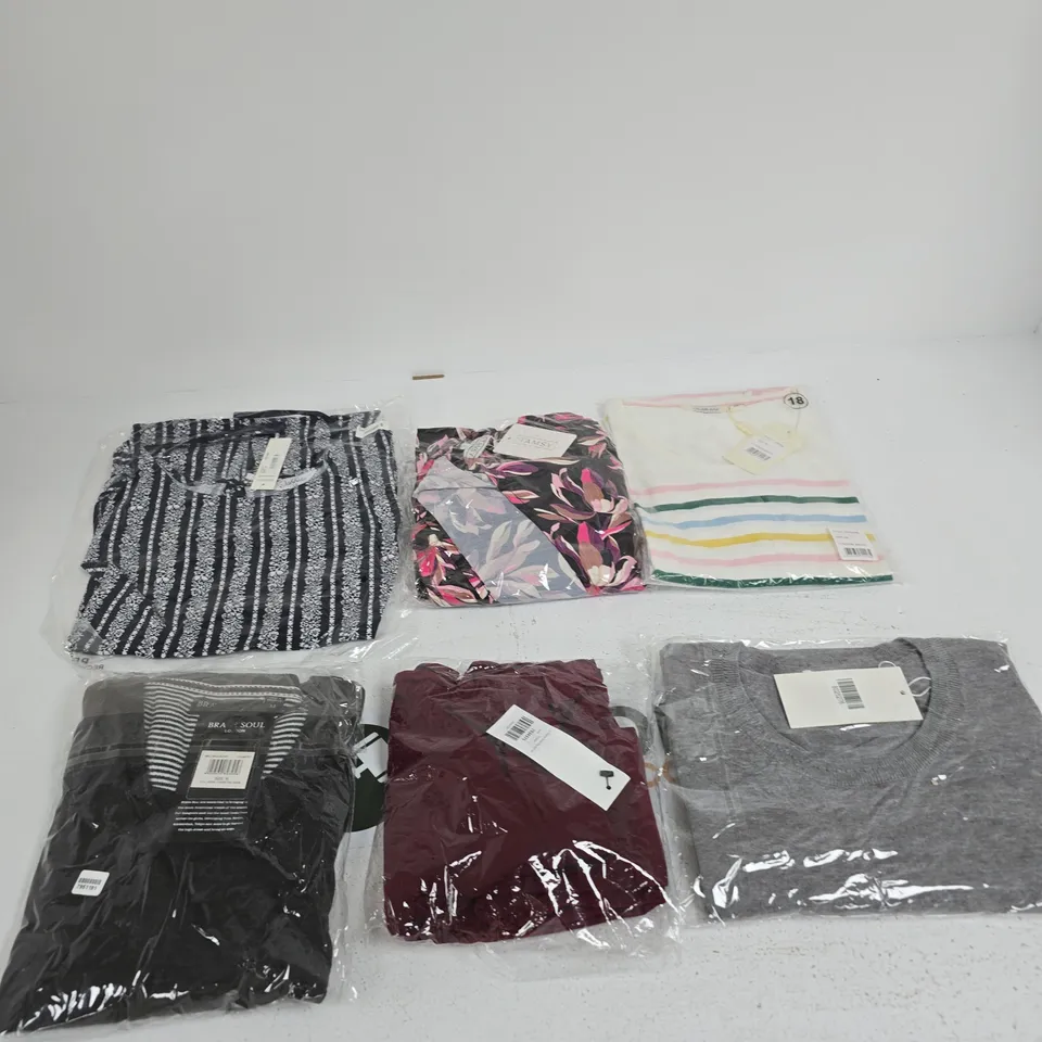 BOX OF APPROXIMATELY 20 ASSORTED CLOTHING ITEMS IN VARIOUS COLOURS, STYLES AND SIZES