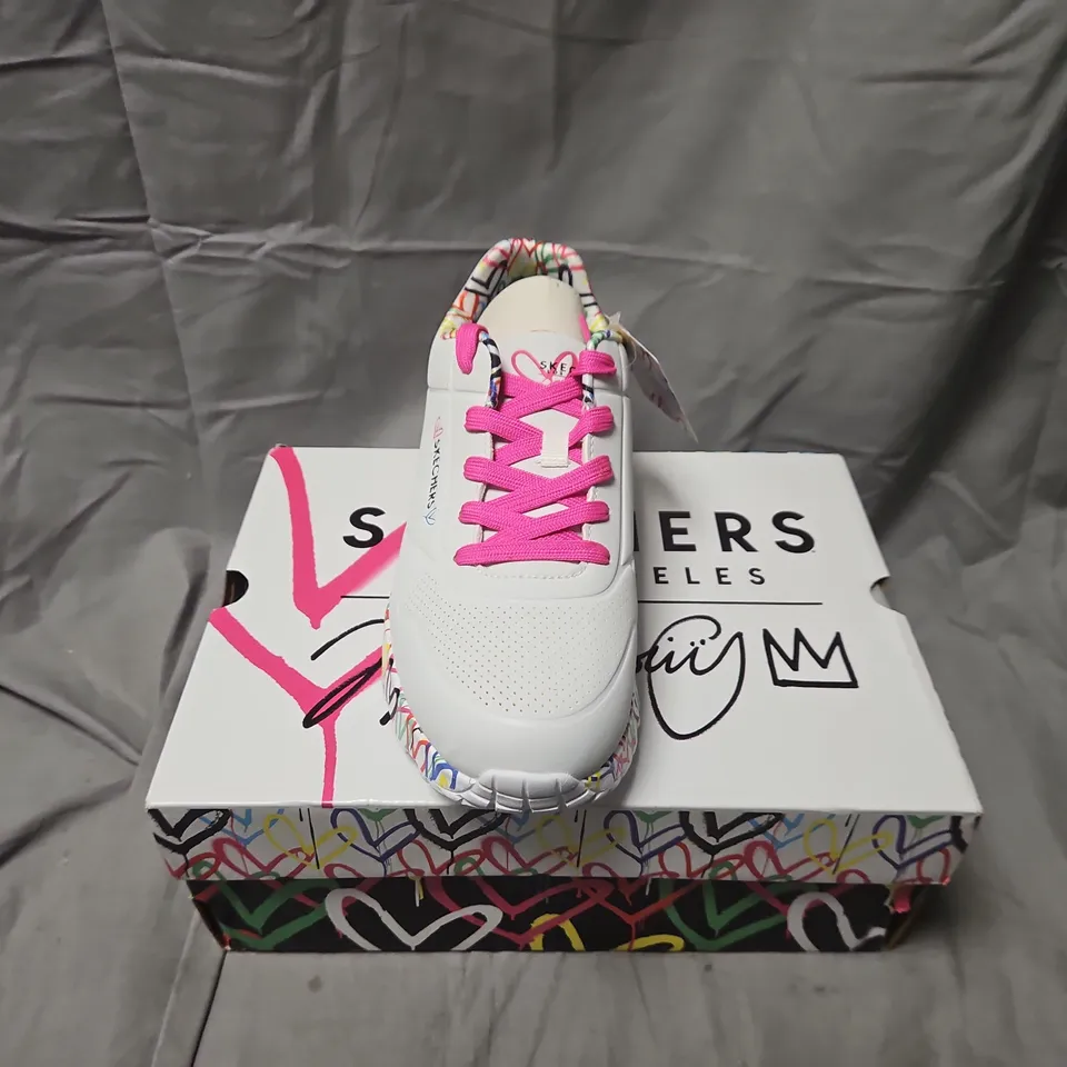 BOXED SKECHERS UNO LITE LOVELY LUV TRAINERS – WHITE WITH PINK LACES - UK 6