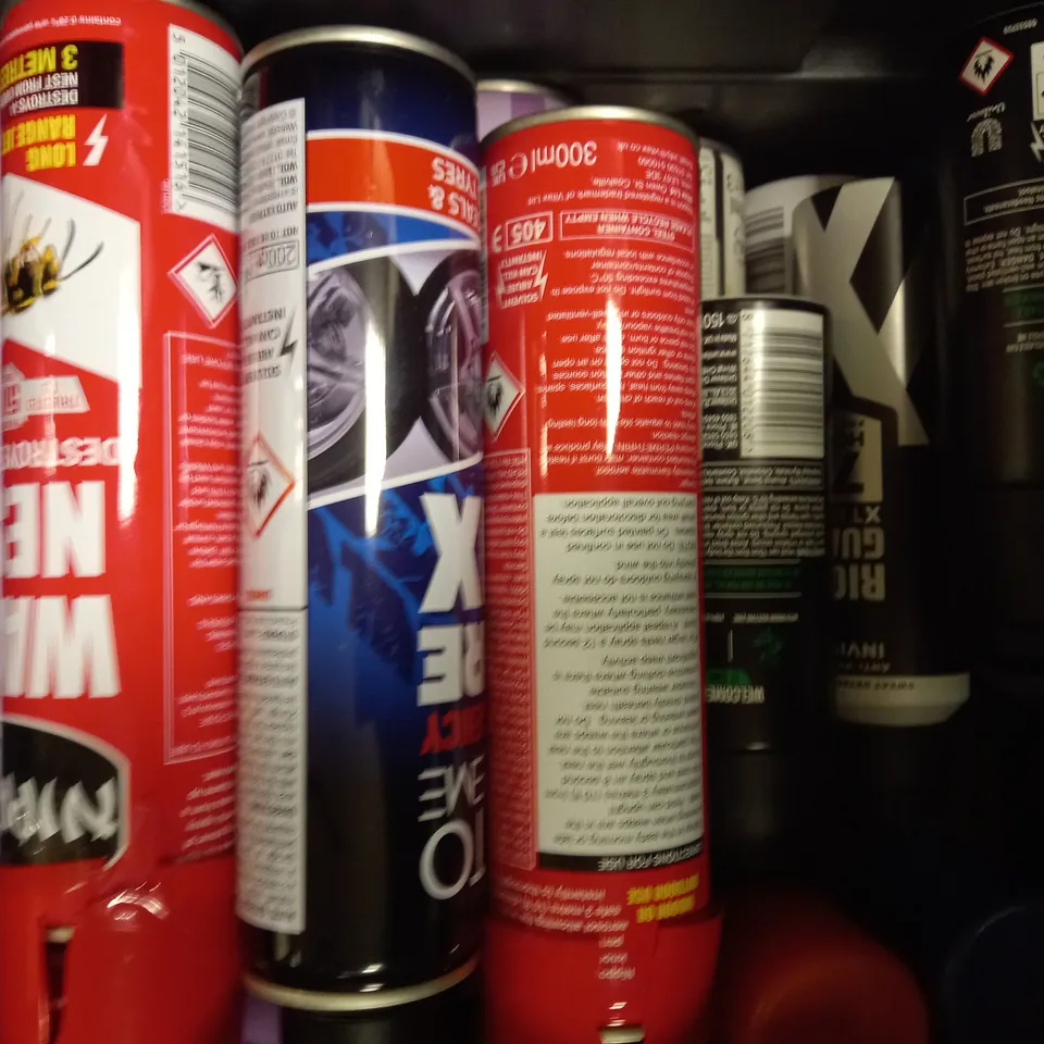 LOT OF APPROXIMATELY 20 ASSORTED AEROSOLS, TO INCLUDE WASP KILLER, TYRE FIX, MITRE FAST BOND, ETC - COLLECTION ONLY