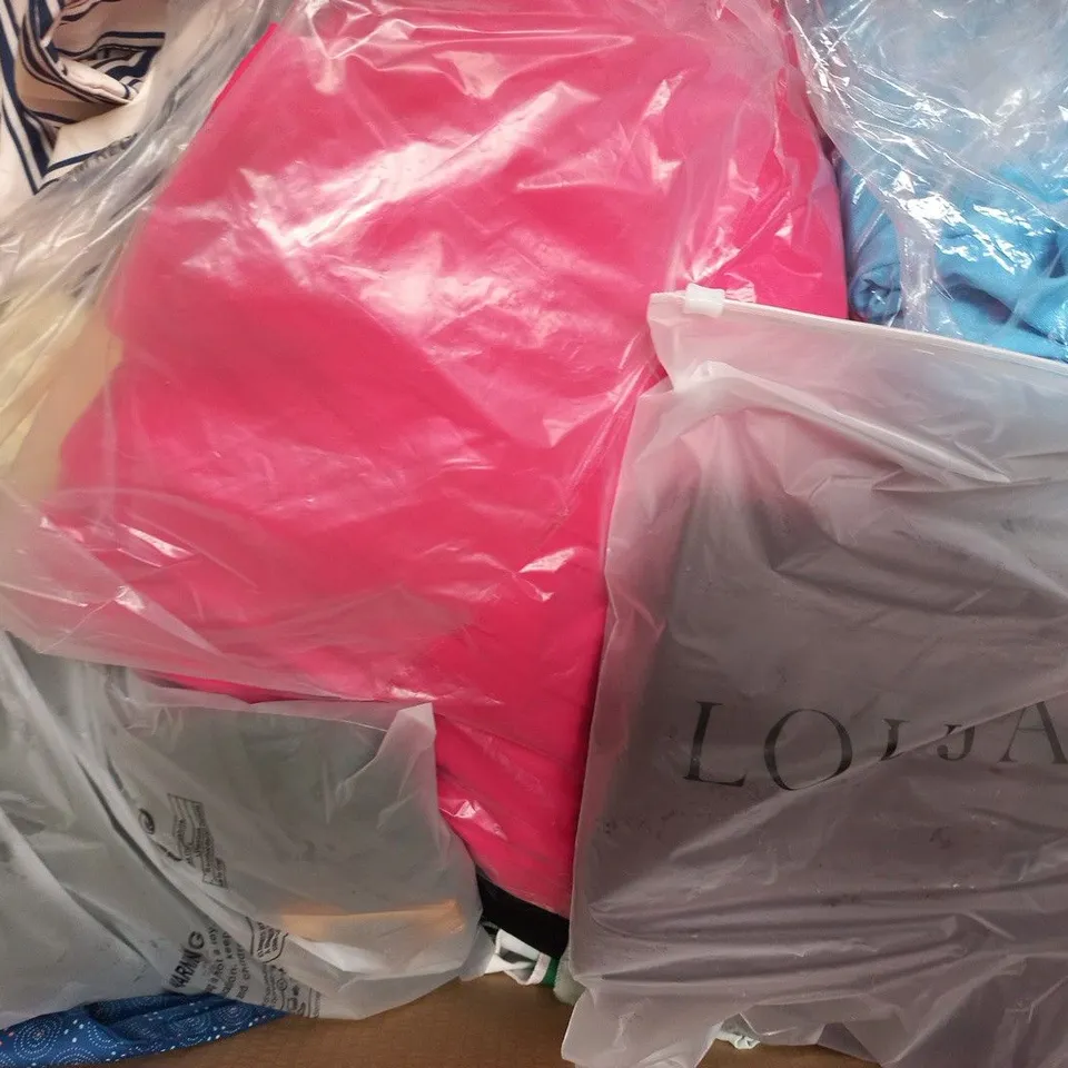 APPROXIMATELY 20 ASSORTED CLOTHING AND FASHION PRODUCTS IN VARIOUS STYLES AND SIZES - COLLECTION ONLY