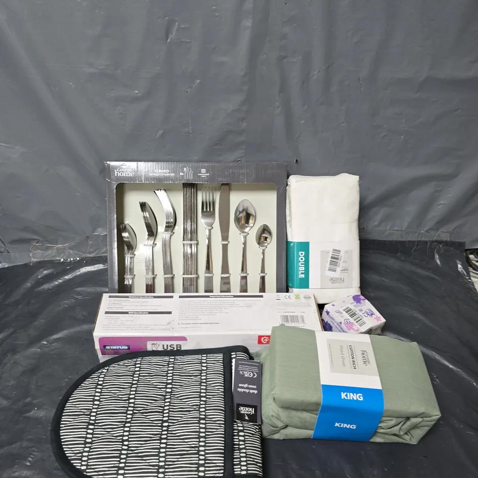 APPROXIMATELY 20 ASSORTED HOMEWARE ITEMS TO INCLUDE CURVED 32 PIECE CUTLERY SET, COTTON RICH FITTED SHEET, STATUS EXTENSION LEAD, ETC - COLLECTION ONLY