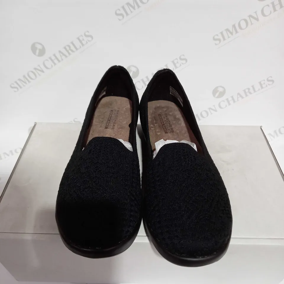 SKECHERS ON THE GO BLISS ELATION KNIT UPPER SHOE - SIZE 4