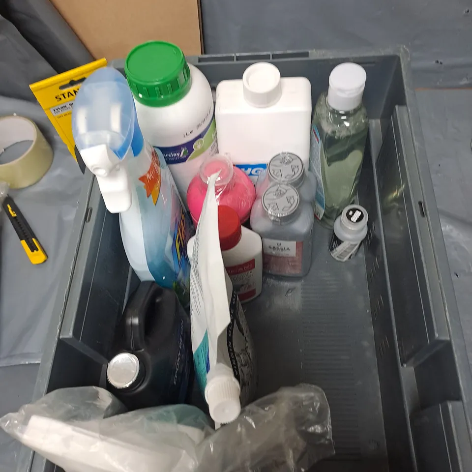 APPROXIMATELY 15 HOUSEHOLD LIQUIDS TO INCLUDE FEBREZE UNSTOPPABLES, READY MIXED PAINT AND WORKTOP CLEANER