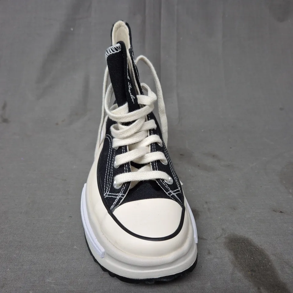 BOXED PAIR OF CONVERSE SHOES IN BLACK/CREAM UK SIZE 3.5