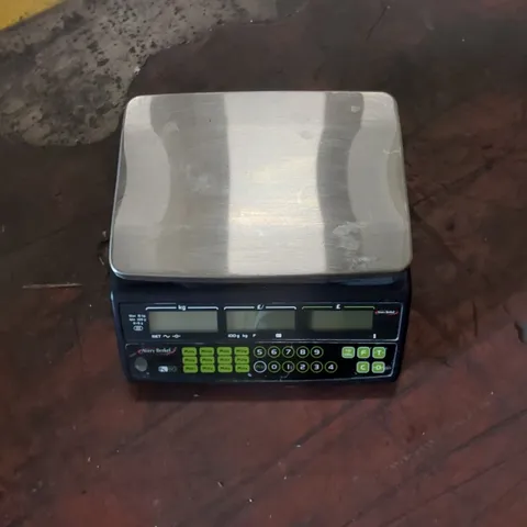 AVERY BERKEL DIGITAL SCALE