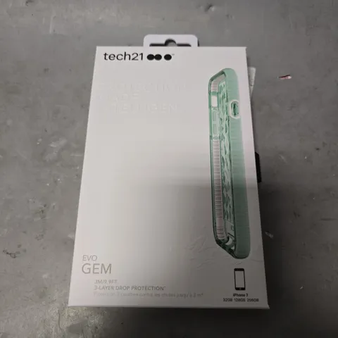 BOX OF APPROXIMATELY 100 TECH21 EVO GEM PHONE CASES IPHONE 7 