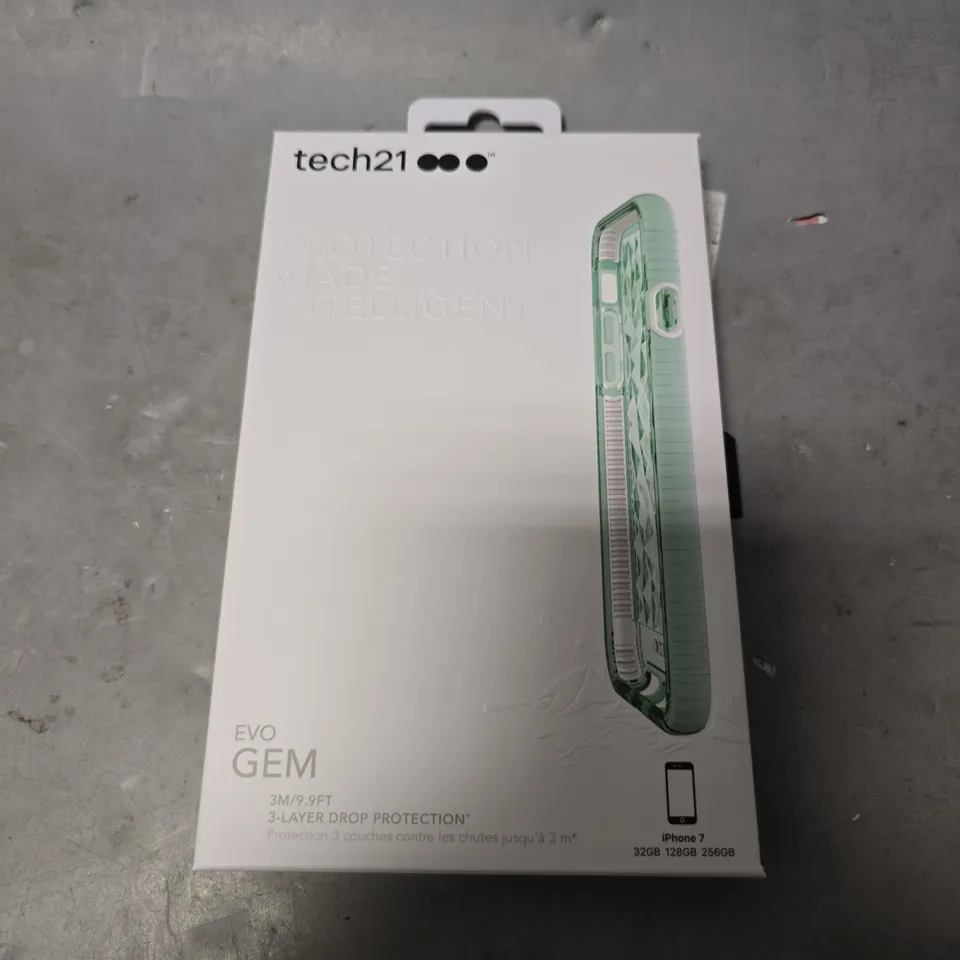 BOX OF APPROXIMATELY 100 TECH21 EVO GEM PHONE CASES IPHONE 7 