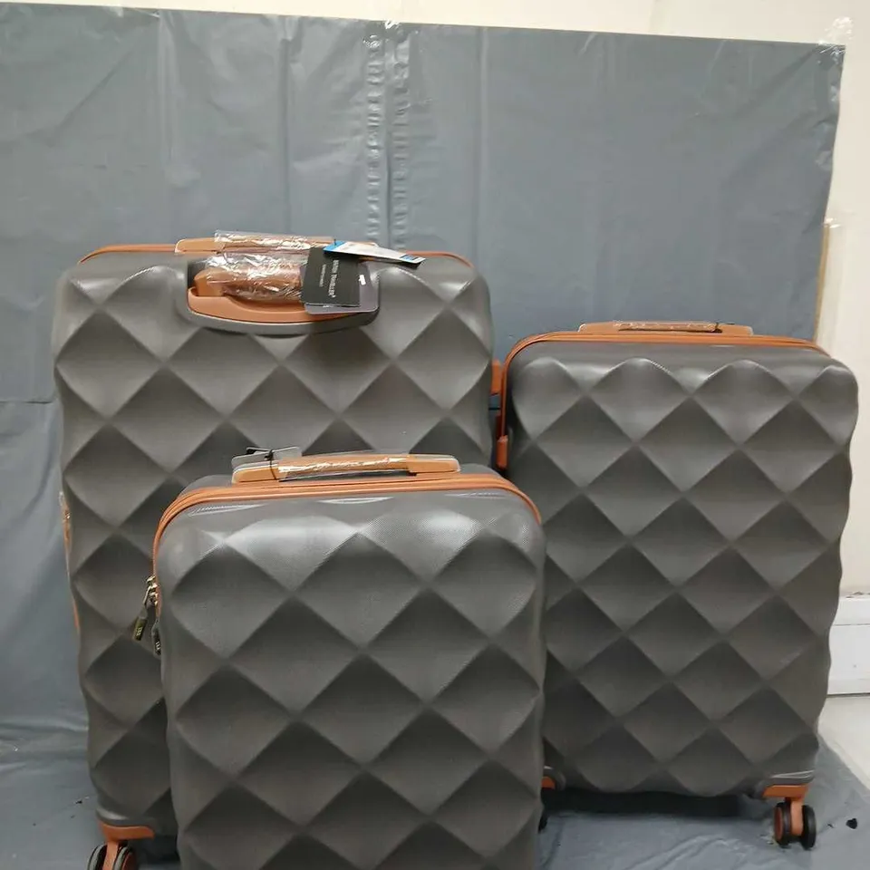 BRITISH TRAVELLER 3 PCS ABS HARD SHELL TRAVEL SUITCASES WITH TSA LOCK - COLLECTION ONLY