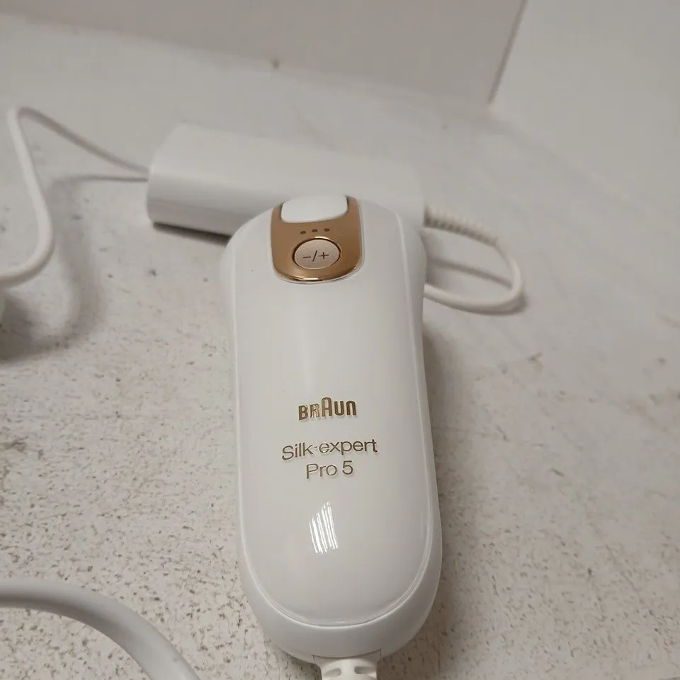 BRAUN SILK-EXPERT PRO 5 IPL HAIR REMOVAL DEVICE - WHITE WITH ROSE-GOLD PANEL (ADAPTOR INCLUDED)