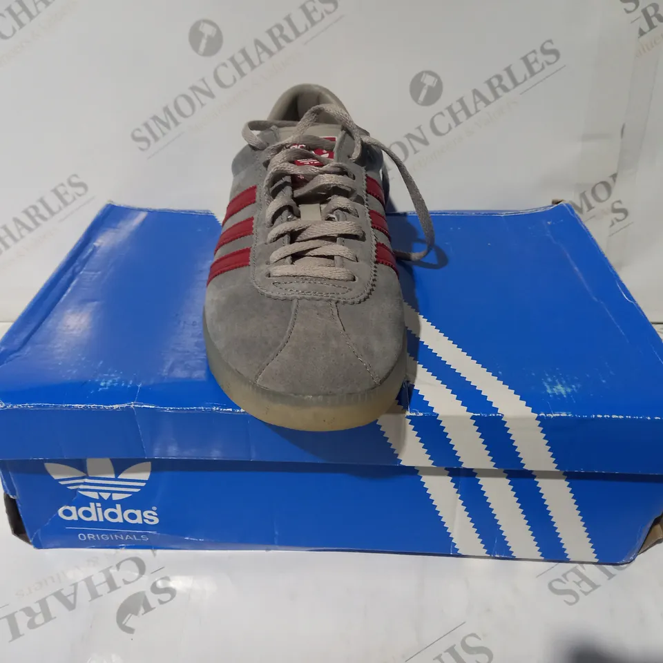 BOXED PAIR OF ADIDAS HOCHELAGA SPZL SHOES IN GREY/RED UK SIZE 9.5