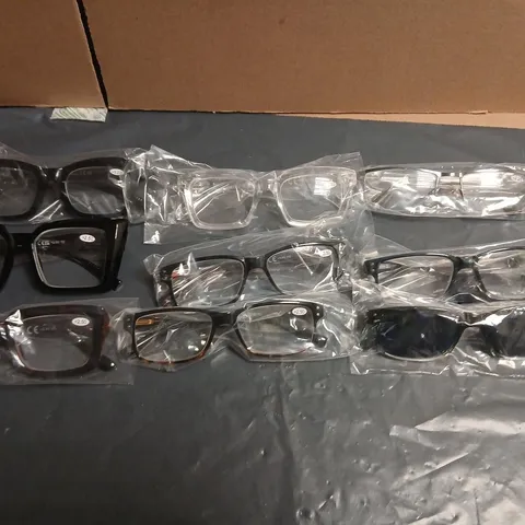 LARGE QUANTITY OF ASSORTED GLASSES