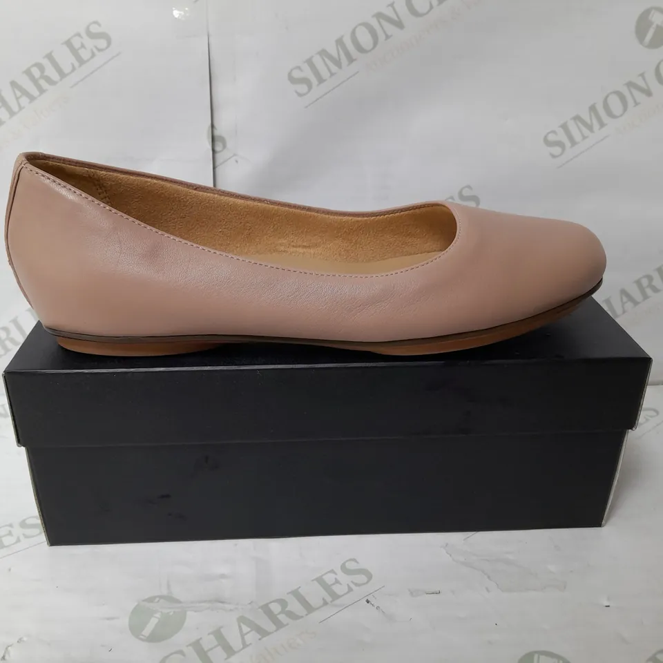 NATURALIZER LEATHER BALLET FLAT SHOE IN TAN PINK SIZE 6