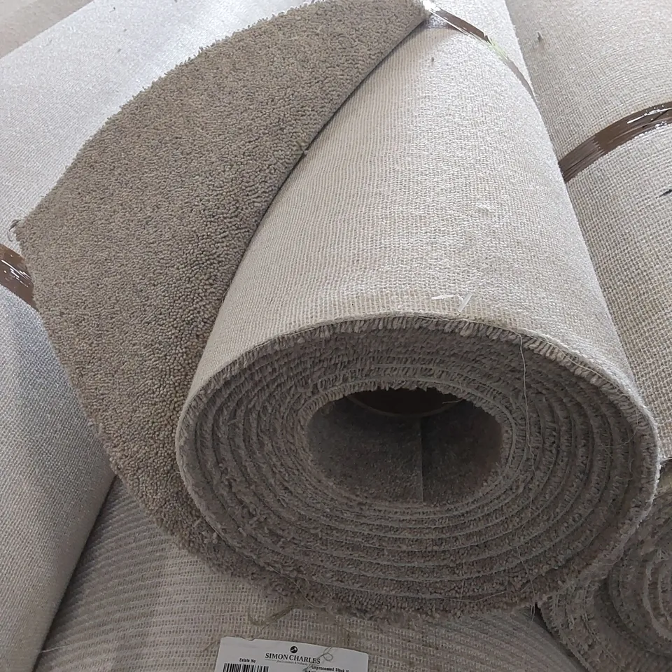 ROLL OF QUALITY LINGDALE AYSGARTH CARPET // SIZE: APPROX 5 X 6.23m