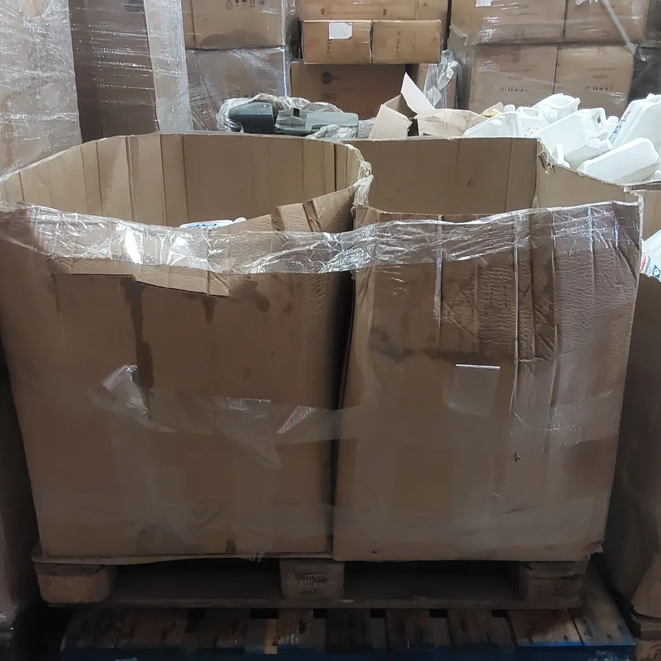PALLET CONTAINING A LARGE QUANTITY OF CARPLAN DE-IONISED WATER 