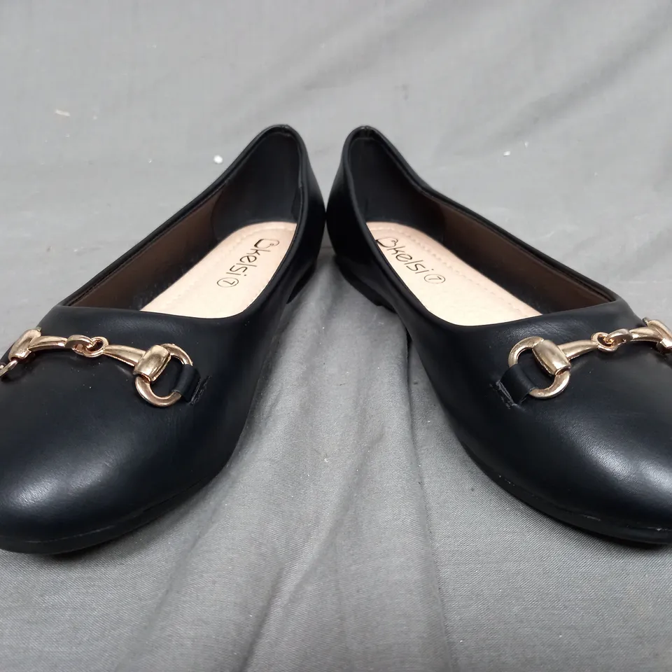 BOX OF APPROXIMATELY 10 KELSI SHOES IN BLACK - VARIOUS SIZES
